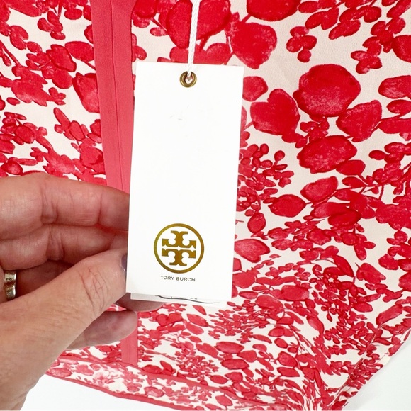 ✅ NWT TORY BURCH BLOUSE V NECK SHORT SLEEVES 100% SILK Floral Red Top SIZE 4 - Picture 3 of 7